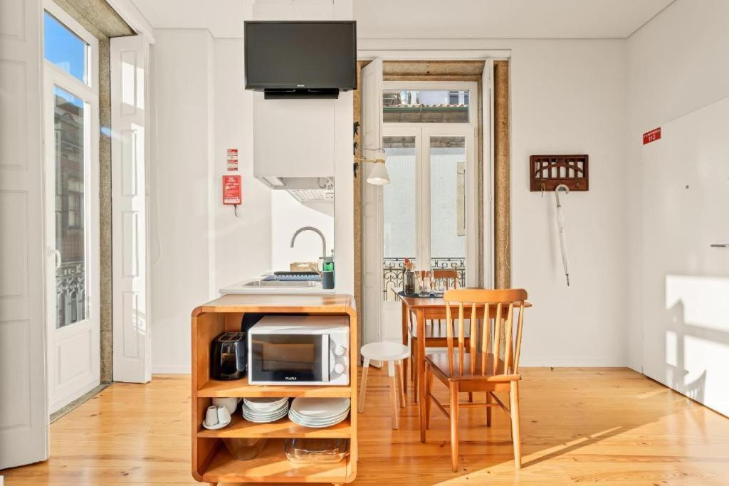 Host Wise - Lovely Shinny Flats With Balcony - Clerigos Порто Екстериор снимка