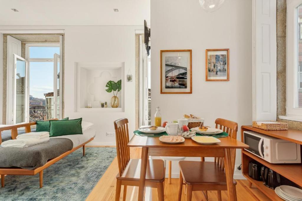 Host Wise - Lovely Shinny Flats With Balcony - Clerigos Порто Екстериор снимка
