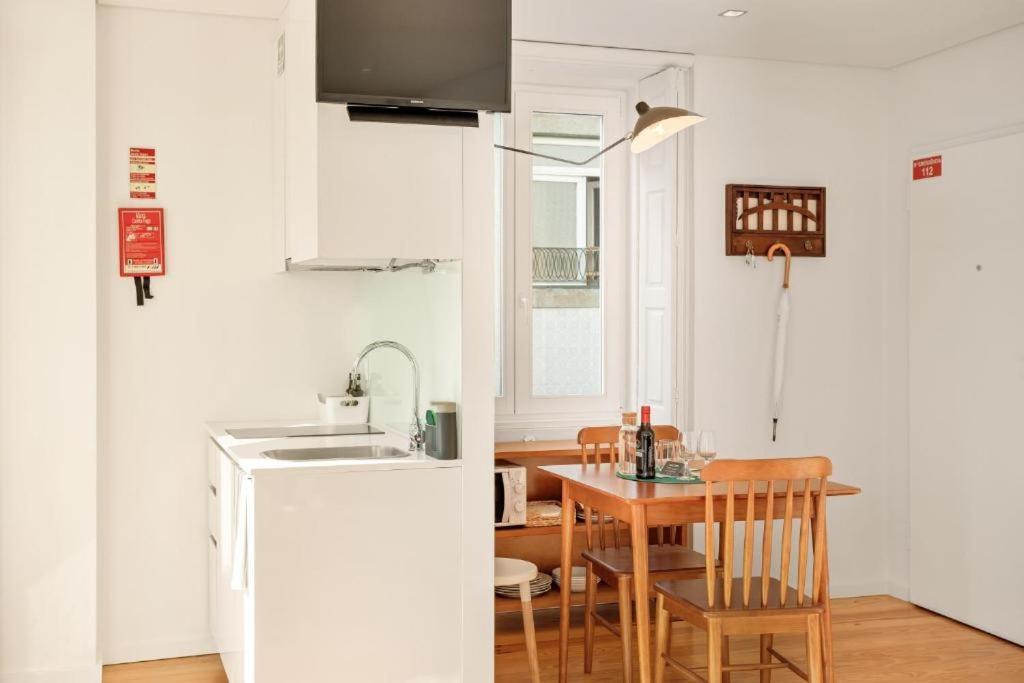 Host Wise - Lovely Shinny Flats With Balcony - Clerigos Порто Екстериор снимка