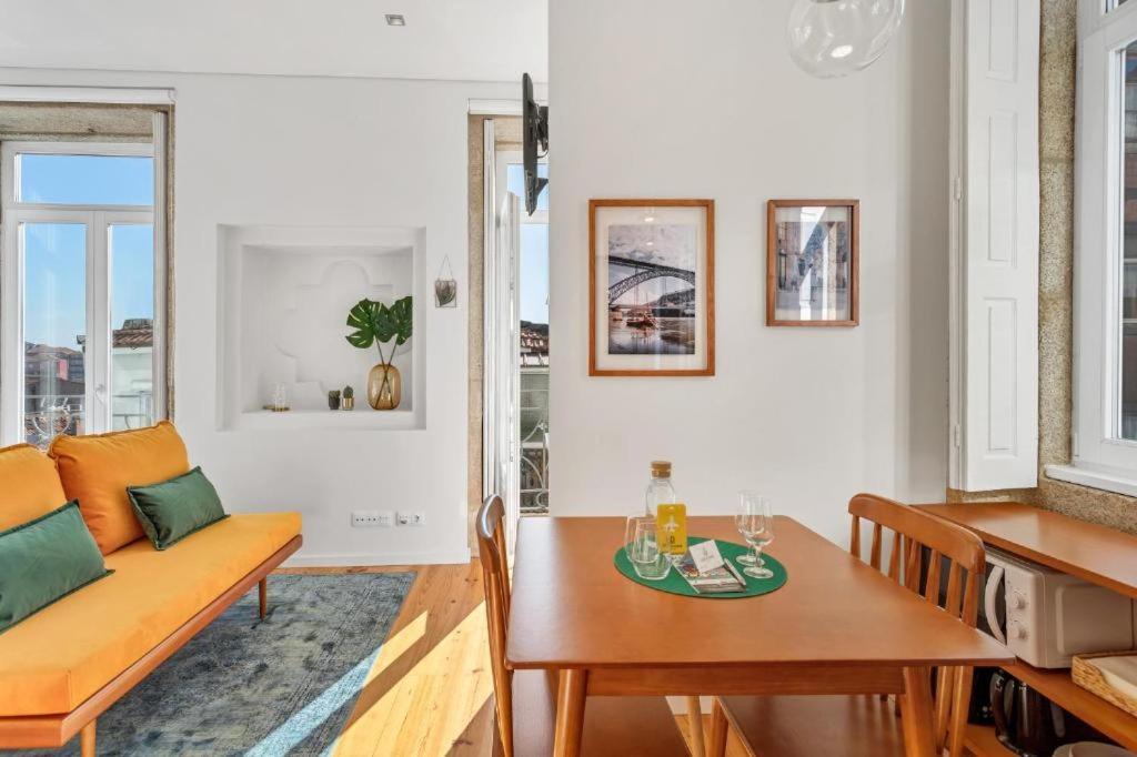 Host Wise - Lovely Shinny Flats With Balcony - Clerigos Порто Стая снимка