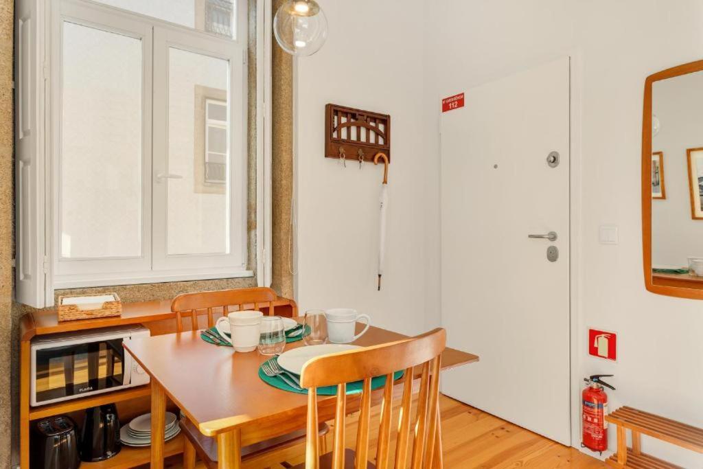 Host Wise - Lovely Shinny Flats With Balcony - Clerigos Порто Стая снимка